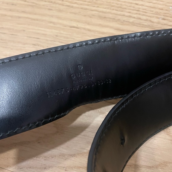 Gucci Signature Black Leather Belt with Gold GG Buckle - Picture 4 of 9